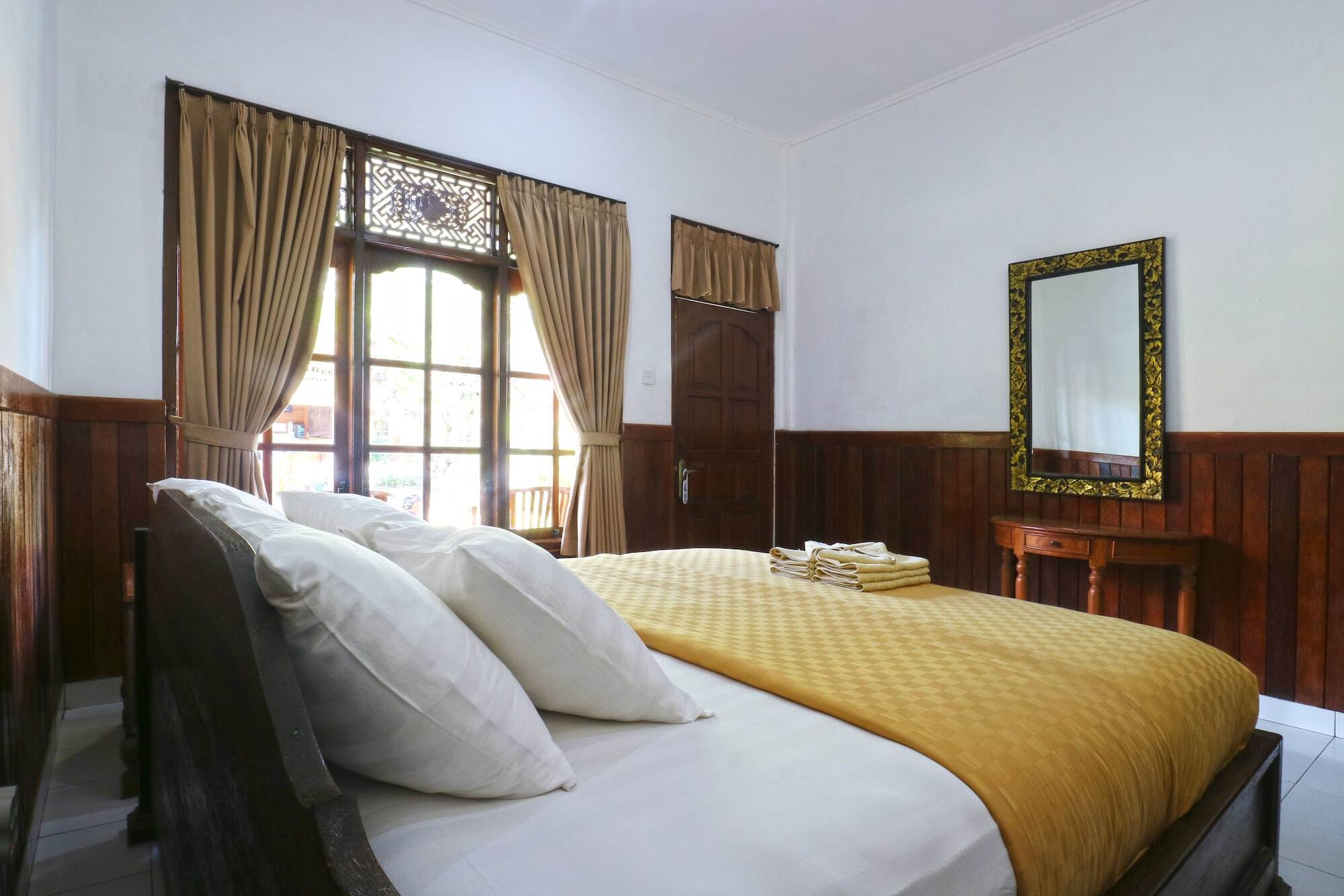 Puri Nusa Beach Hotel Batumadeg Kültér fotó
